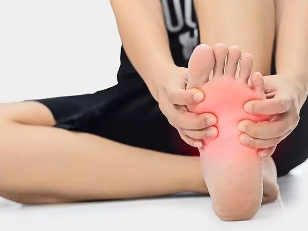 علت سوزش کف پا در طب سنتی