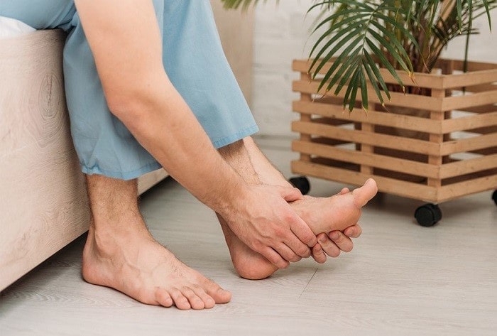 علت داغ شدن کف پا